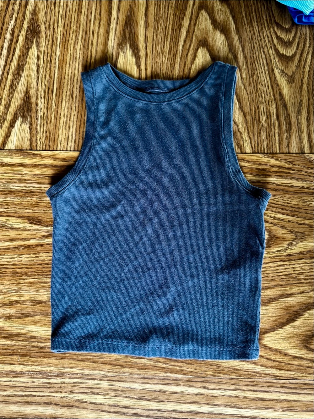 Lot of Women’s tees/tanks Small - Hollister, Aero, Old Navy - Picture 4 of 8